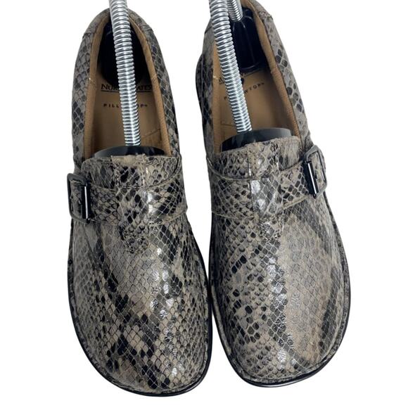 Nurse Mates  Women's Snake Print  Gelsey Non-Slip Pillow Top Shoes Size 7 M - Picture 3 of 8